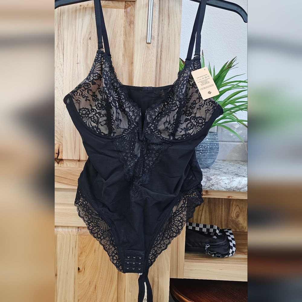 Popilush Black Lace Bodysuit